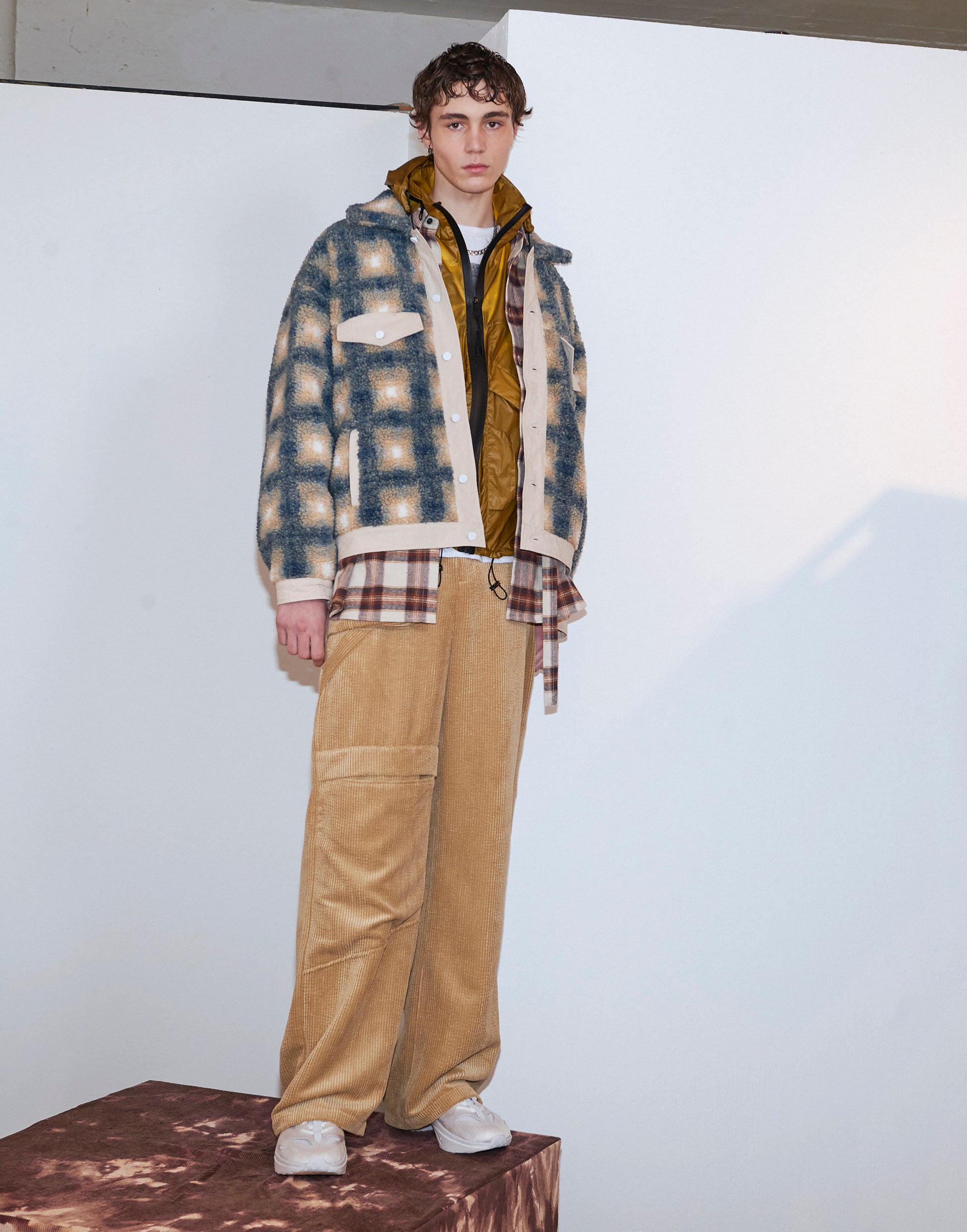 Vinti Andrews Loose Trousers Beige Cord