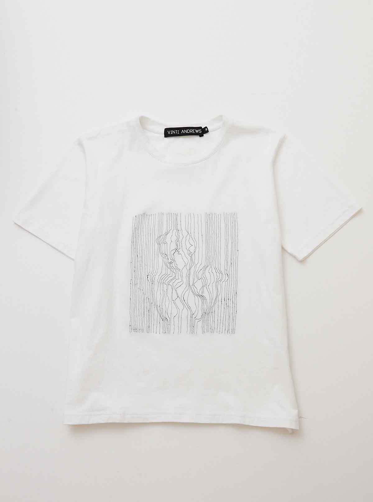 Vinti Andrews Embroidery Body Line T-Shirt